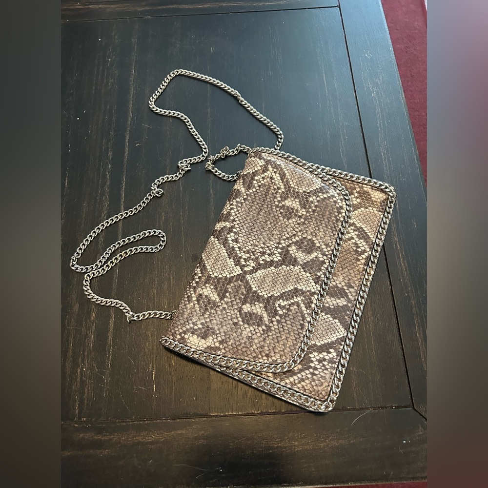 🌻Express faux snakeskin print purse🌻